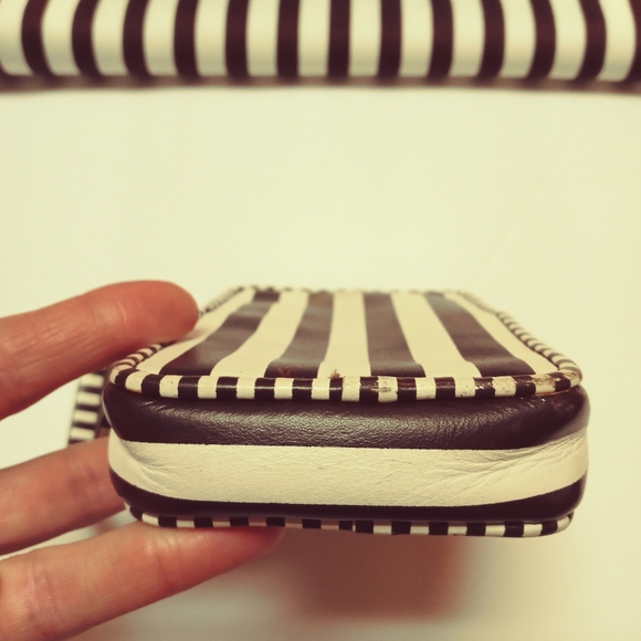 ❤️Henri Bendel Striped and Slim Credit Card and Money Wrislet❤️ - Picture 2 of 9